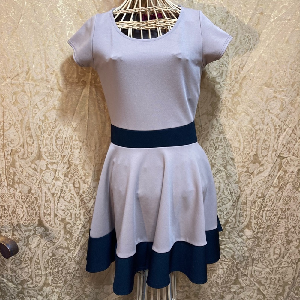 Boohoo Kids Dress in Light Gray and Navy